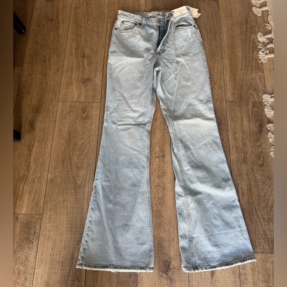 NWT Abercrombie Jeans The Vintage Flare 28 6L